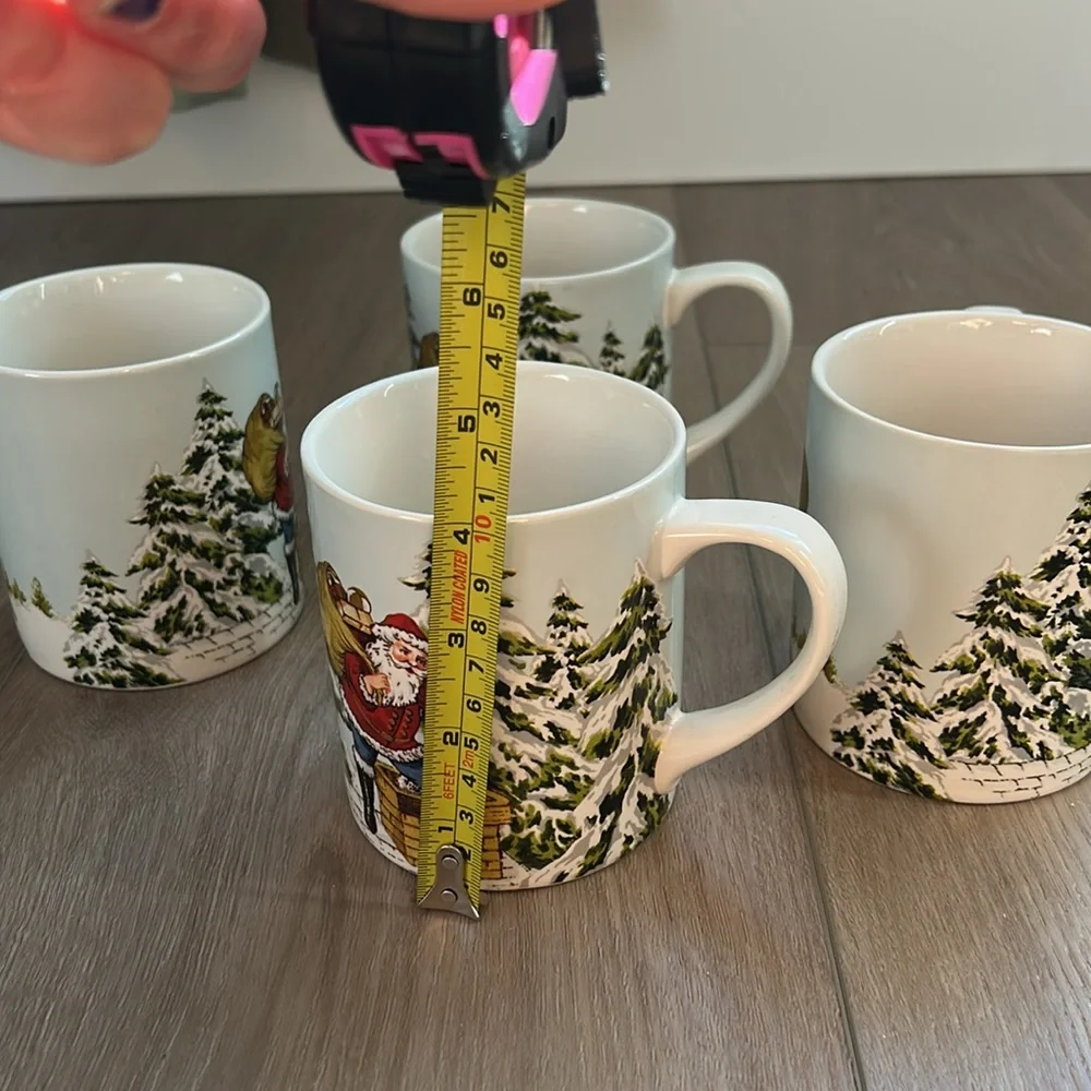 Set of 4 Williams Sonoma Vintage Holiday Collection Mugs